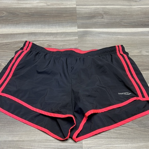Saucony athletic shorts size XL - Picture 3 of 7
